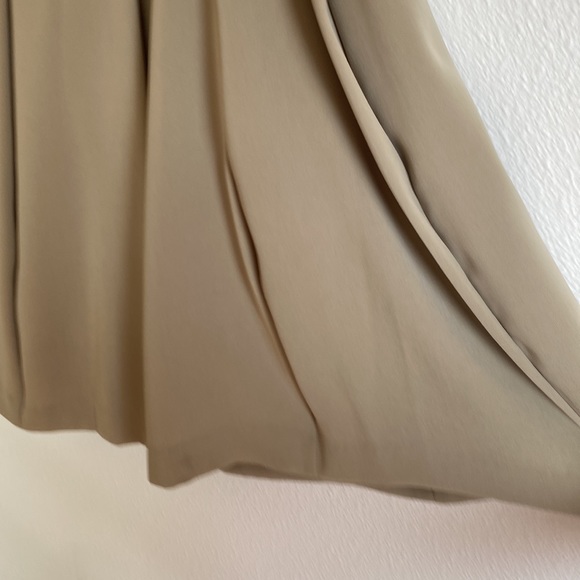 Design crepe skirt. - Picture 3 of 3